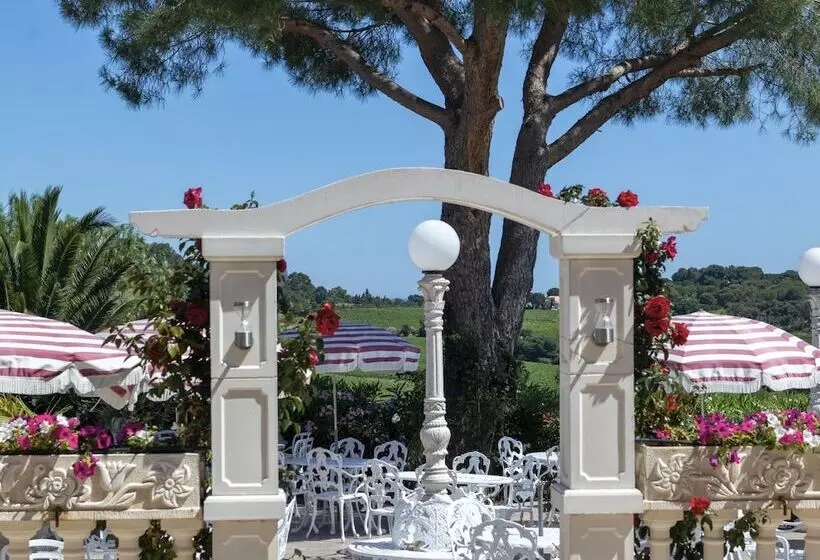 هتل Le Château De Mei Lese