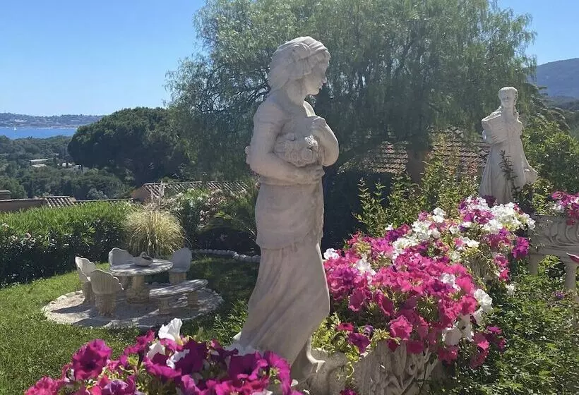 هتل Le Château De Mei Lese