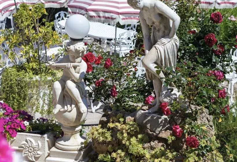 هتل Le Château De Mei Lese