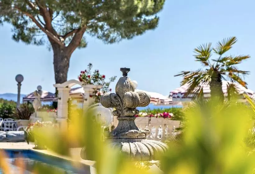 هتل Le Château De Mei Lese