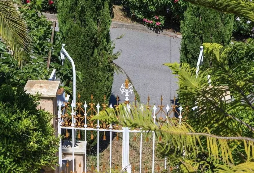 هتل Le Château De Mei Lese