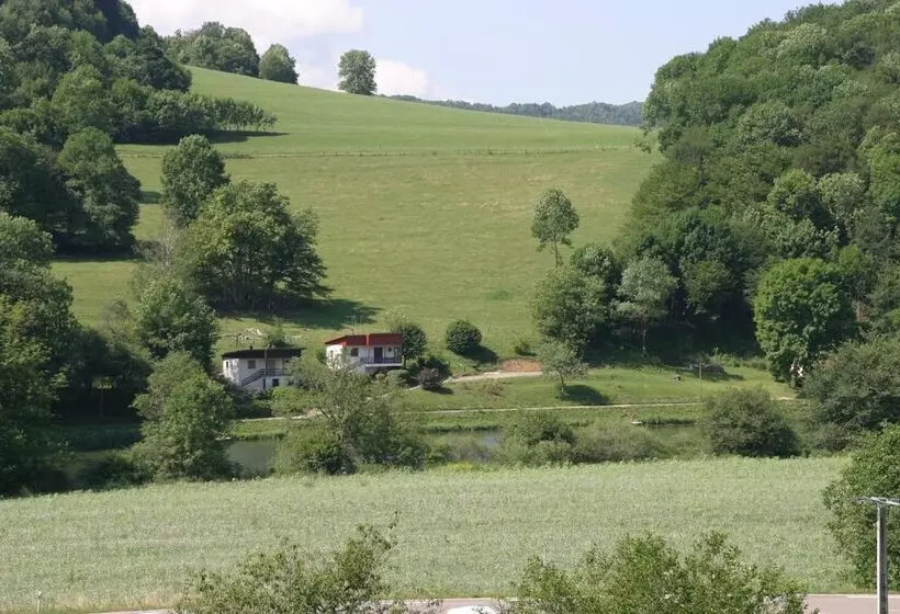 Отель Le Relais De La Vallee
