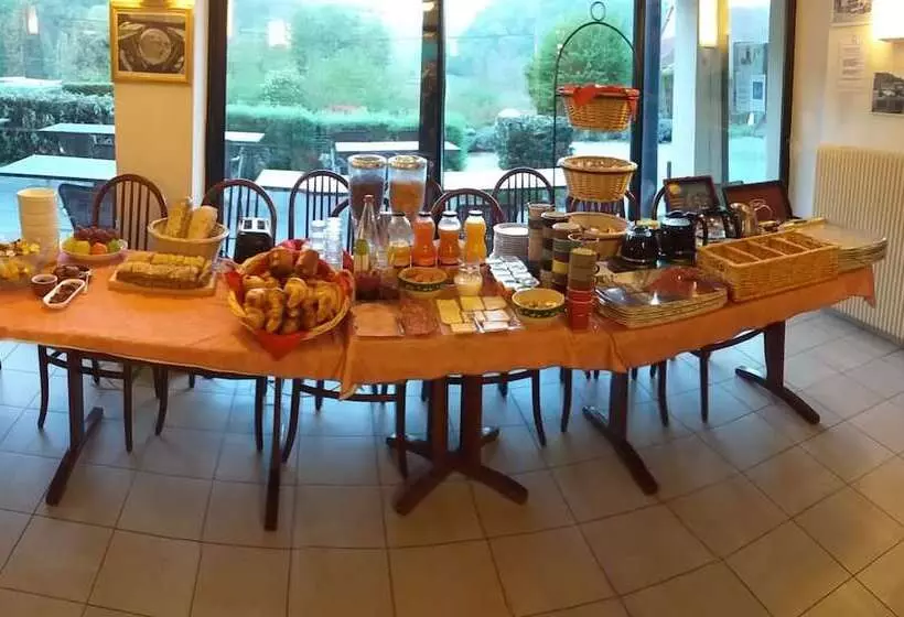 Отель Le Relais De La Vallee