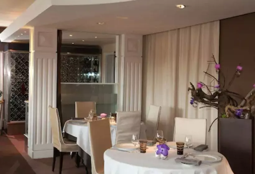 ホテル Logis Hôtel Et Spa Chez Camillou