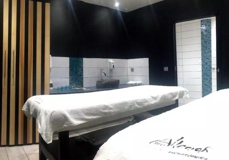 ホテル Logis Hôtel Et Spa Chez Camillou