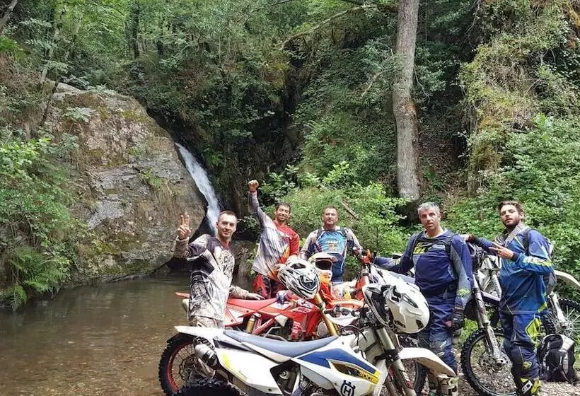 Отель Logis Hôtel Restaurant Cruzel