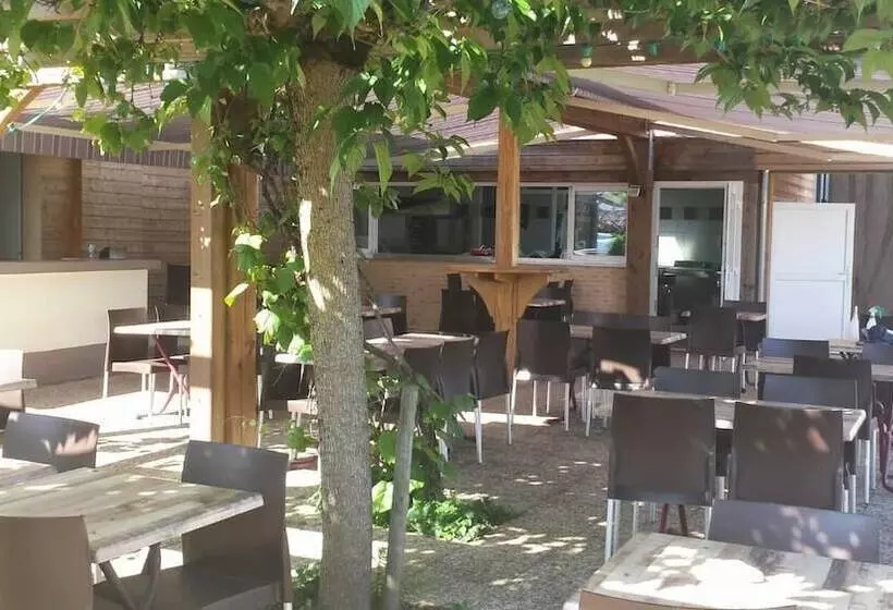 Отель Logis Hôtel Restaurant Cruzel