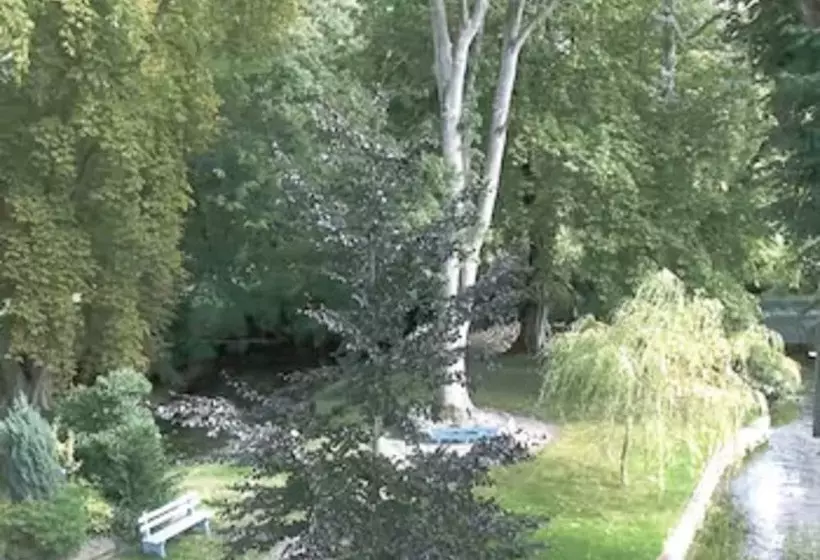 Отель Logis   Hôtel & Restaurant Moulin Des Forges