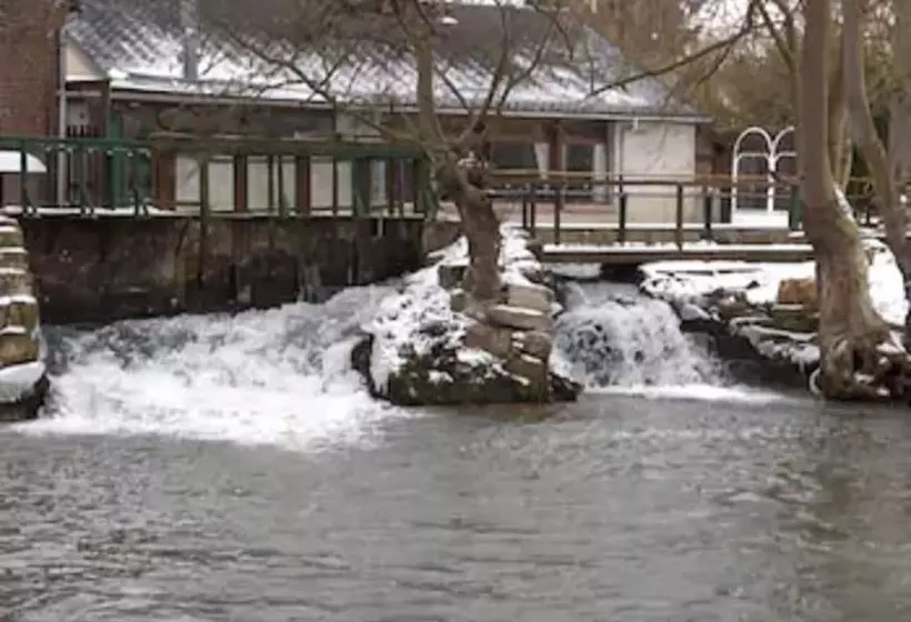 Отель Logis   Hôtel & Restaurant Moulin Des Forges