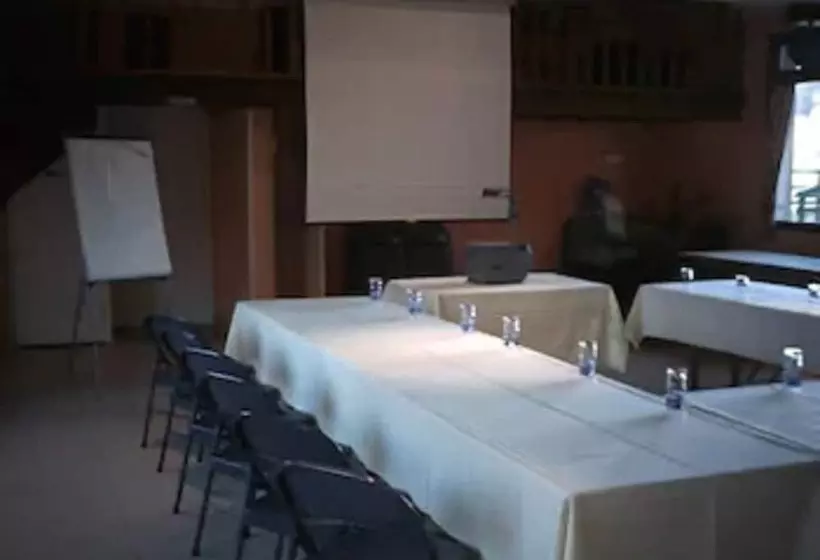 Отель Logis   Hôtel & Restaurant Moulin Des Forges