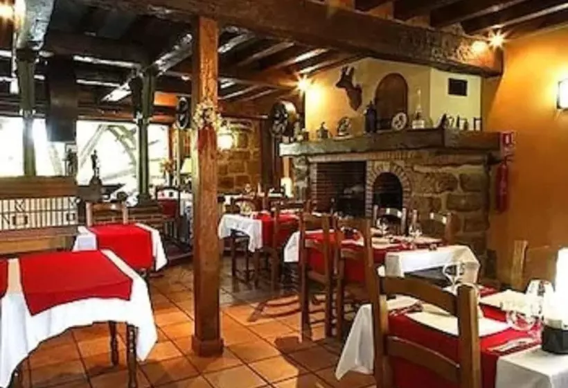 Отель Logis   Hôtel & Restaurant Moulin Des Forges