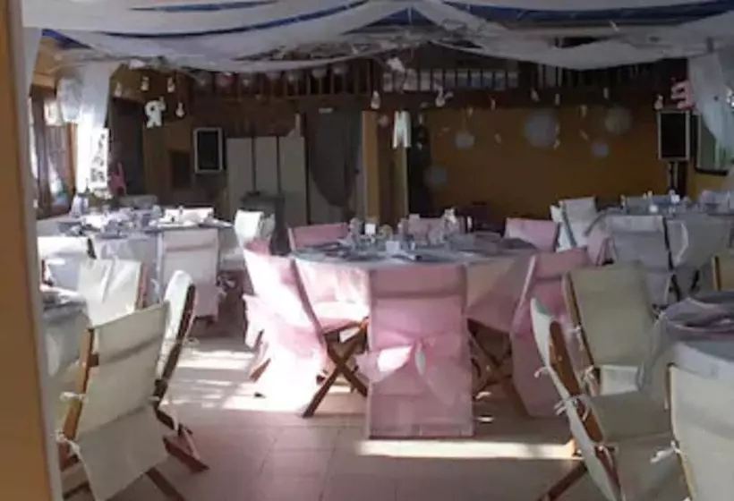 Отель Logis   Hôtel & Restaurant Moulin Des Forges