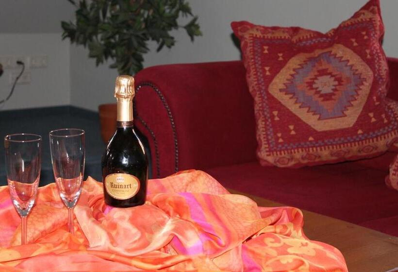 فندق Maria Aurora