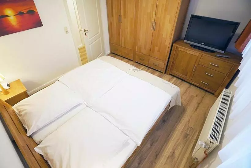 Отель Waldhalle