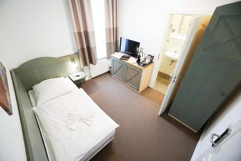 Отель Waldhalle