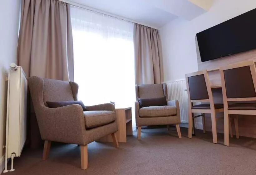 Отель Waldhalle