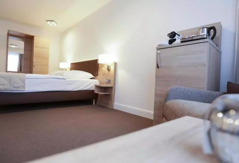 Отель Waldhalle