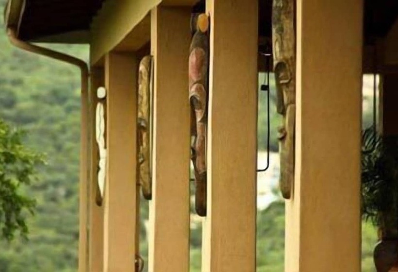 פנסיון Abangane Guest Lodge