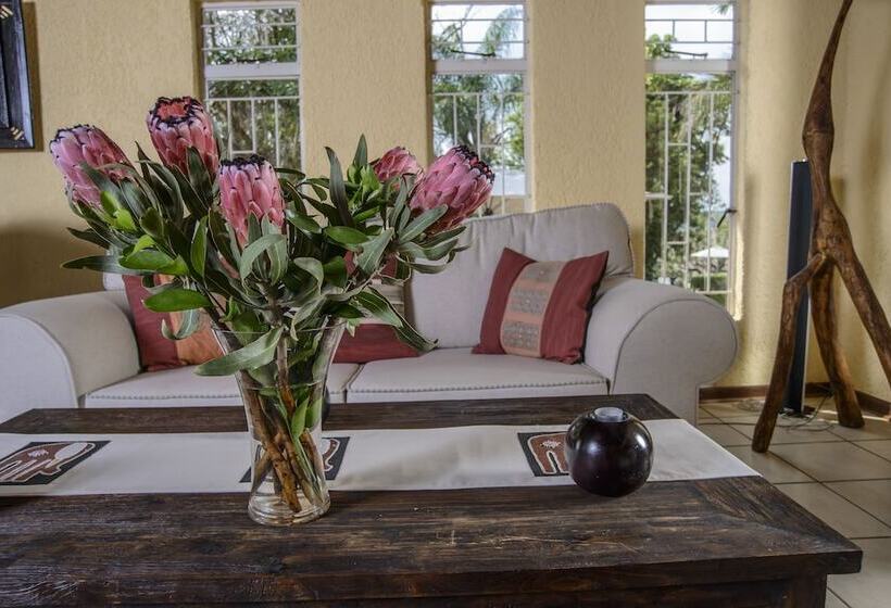 פנסיון Abangane Guest Lodge