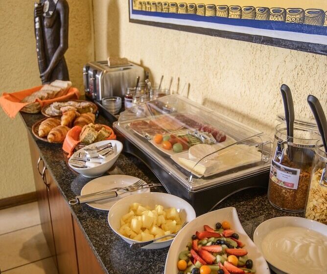 פנסיון Abangane Guest Lodge