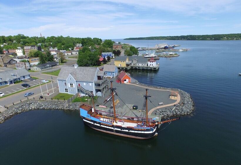 The Lionstone Inn Motel And Cottages