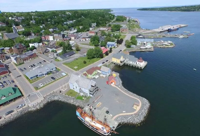 The Lionstone Inn Motel And Cottages