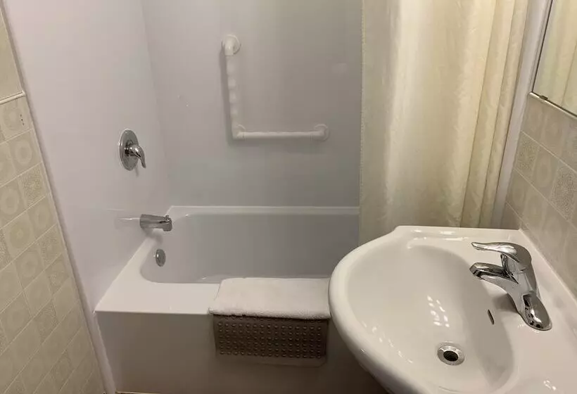 The Lionstone Inn Motel And Cottages