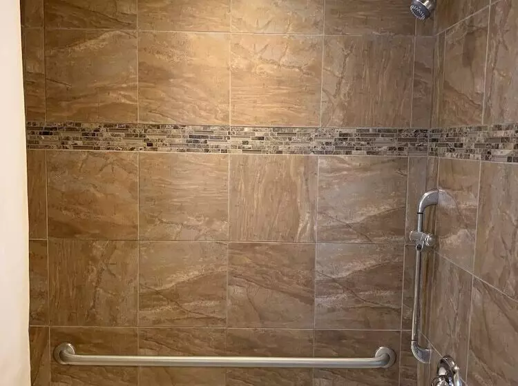 The Lionstone Inn Motel And Cottages