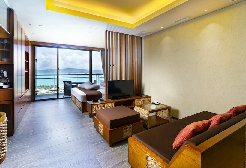 בית מלון כפרי Away Okinawa Kouri Island Resort