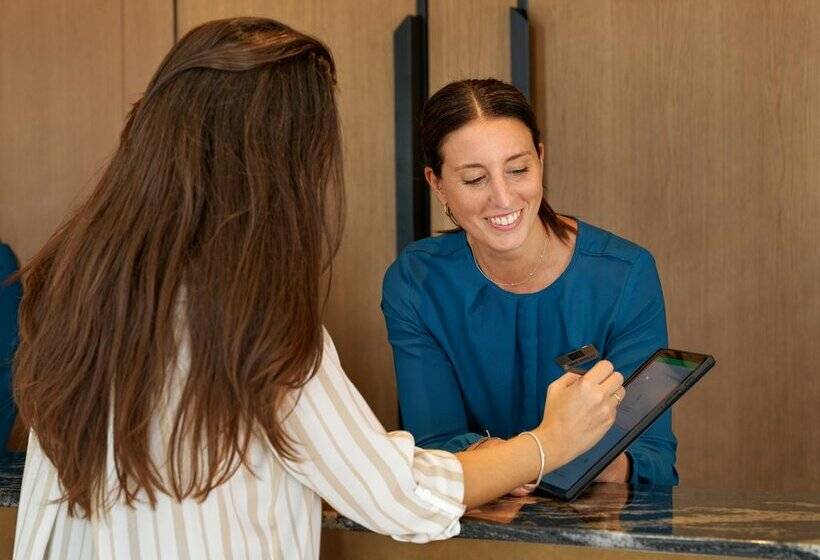 هتل H10 Croma Malaga