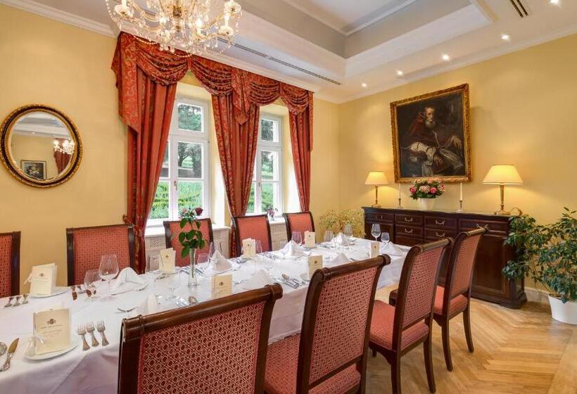 Castle Hotel Grof Degenfeld Superior