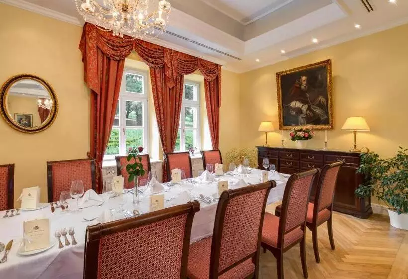 Castle Hotel Grof Degenfeld Superior