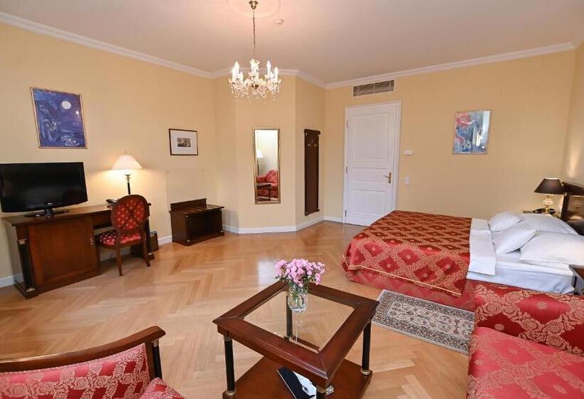 Castle Hotel Grof Degenfeld Superior