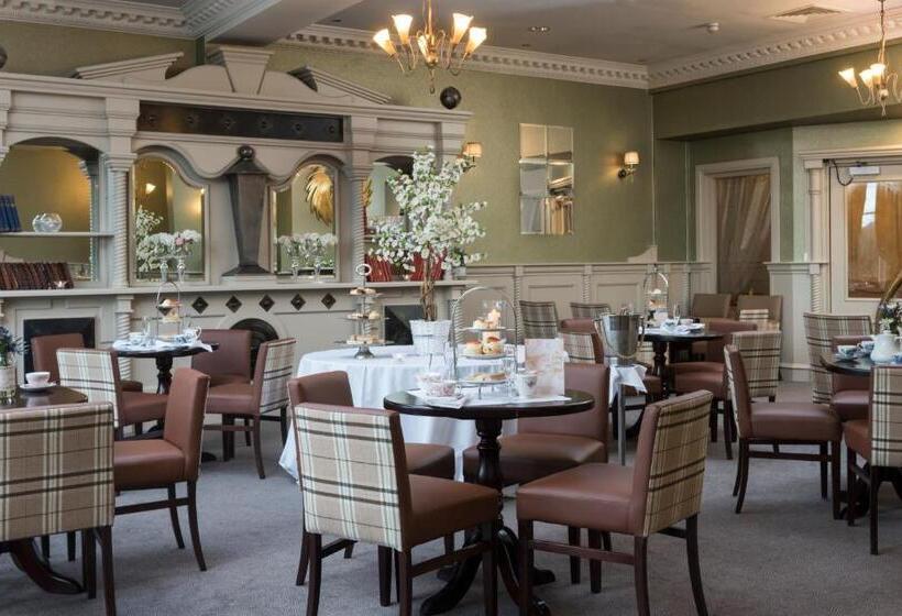 Four Seasons Hotel & Leisure Club