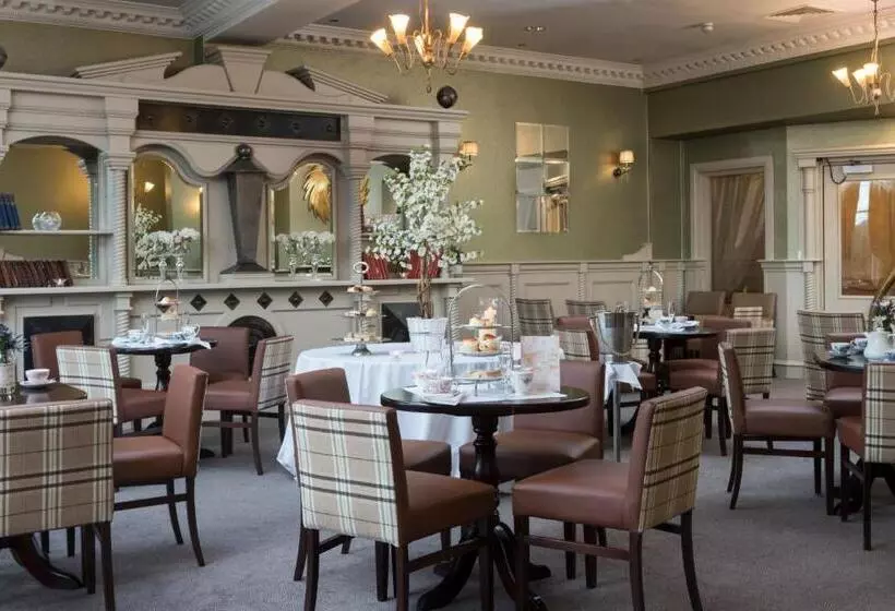 Four Seasons Hotel & Leisure Club