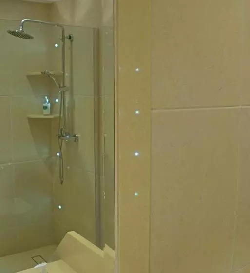 Four Seasons Hotel & Leisure Club