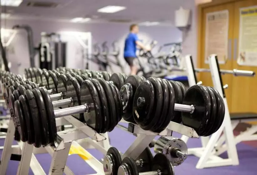 Four Seasons Hotel & Leisure Club