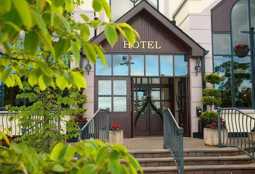 Four Seasons Hotel & Leisure Club