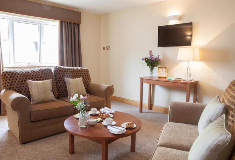 Four Seasons Hotel & Leisure Club