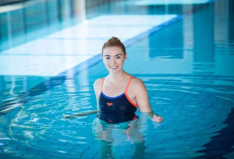 Four Seasons Hotel & Leisure Club