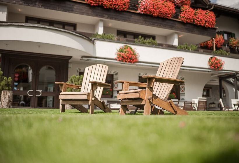 Отель Alù Mountain Design