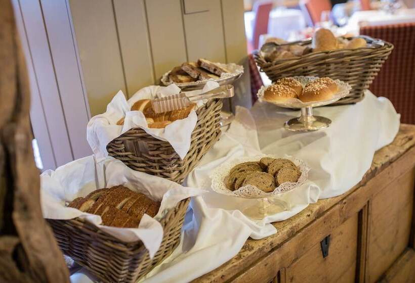 Отель Alù Mountain Design