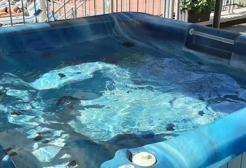 בית מלון כפרי Astoria