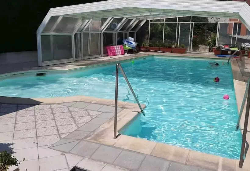 בית מלון כפרי Astoria