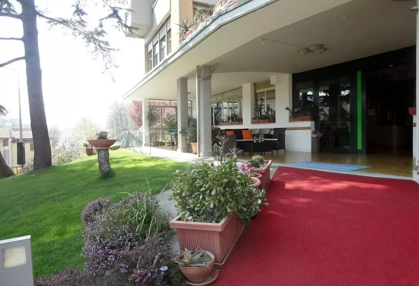 בית מלון כפרי Astoria