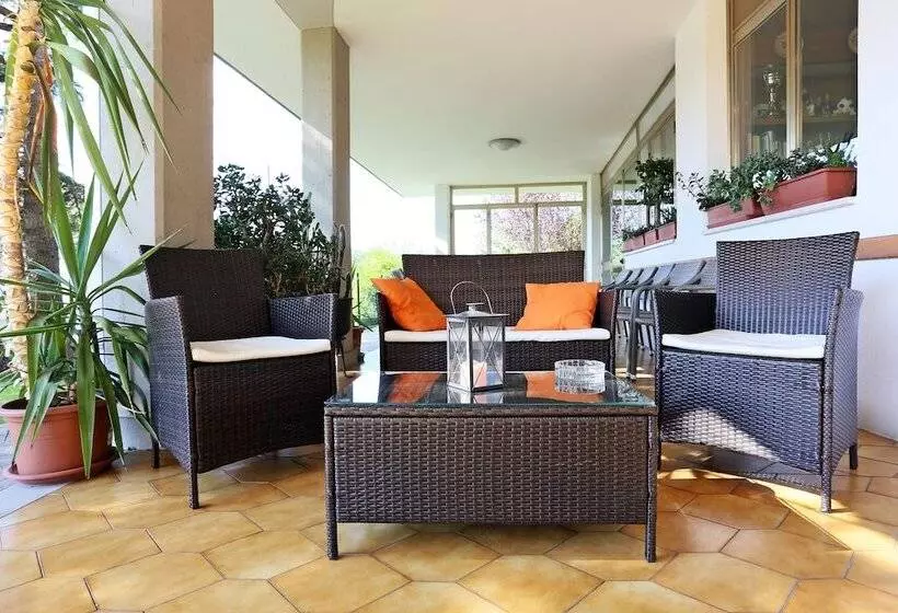 בית מלון כפרי Astoria