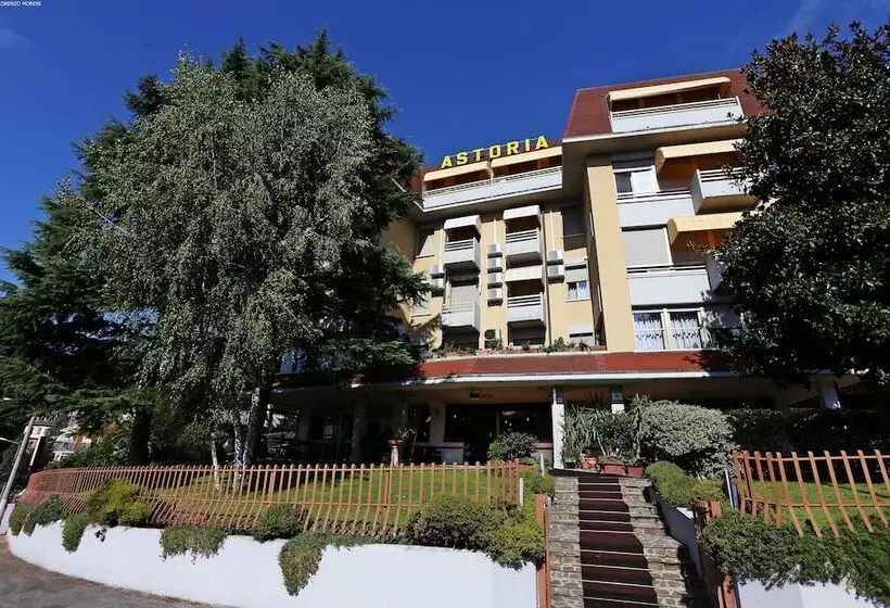 בית מלון כפרי Astoria