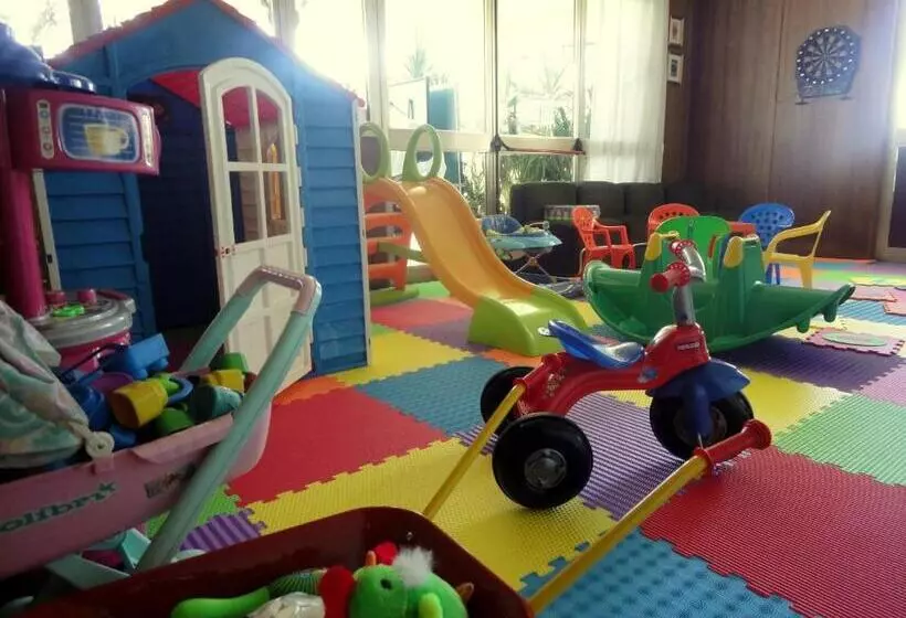 בית מלון כפרי Astoria