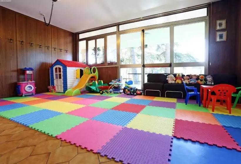 בית מלון כפרי Astoria