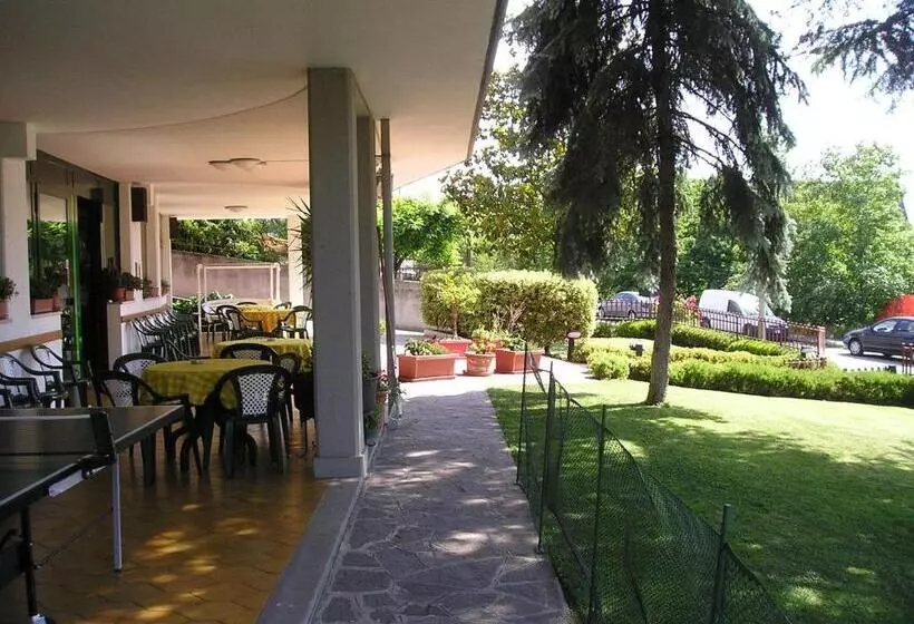 בית מלון כפרי Astoria